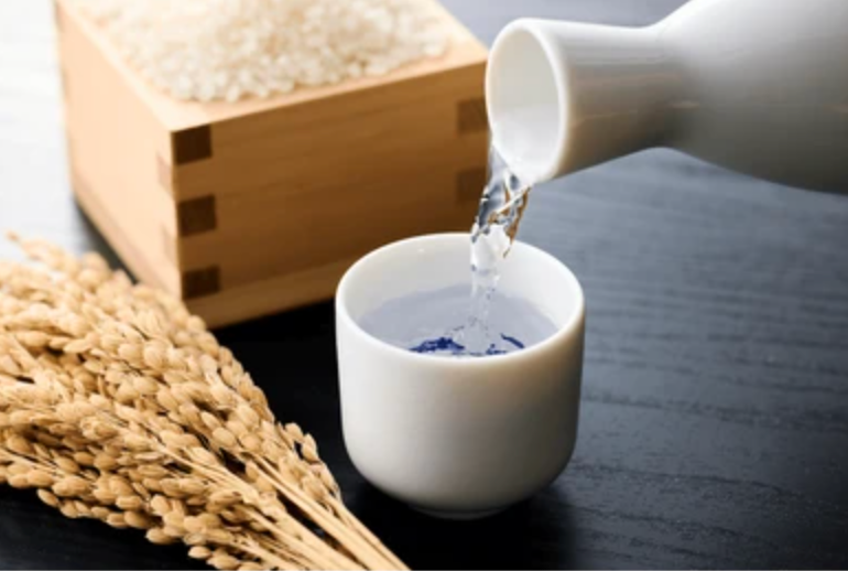 Homemade rice wine fermentation setup with cooked rice and a glass jar
